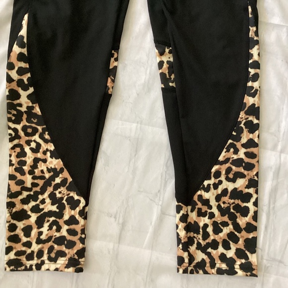 Leopard Print Leggings - Picture 2 of 6